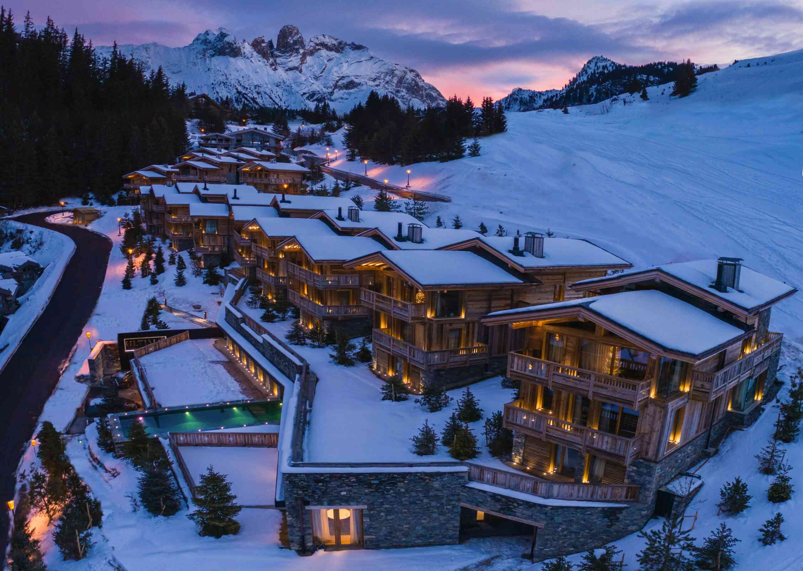 By-Night-Exterior-Shot-Ultima-Courchevel-Belvédère-scaled (1)