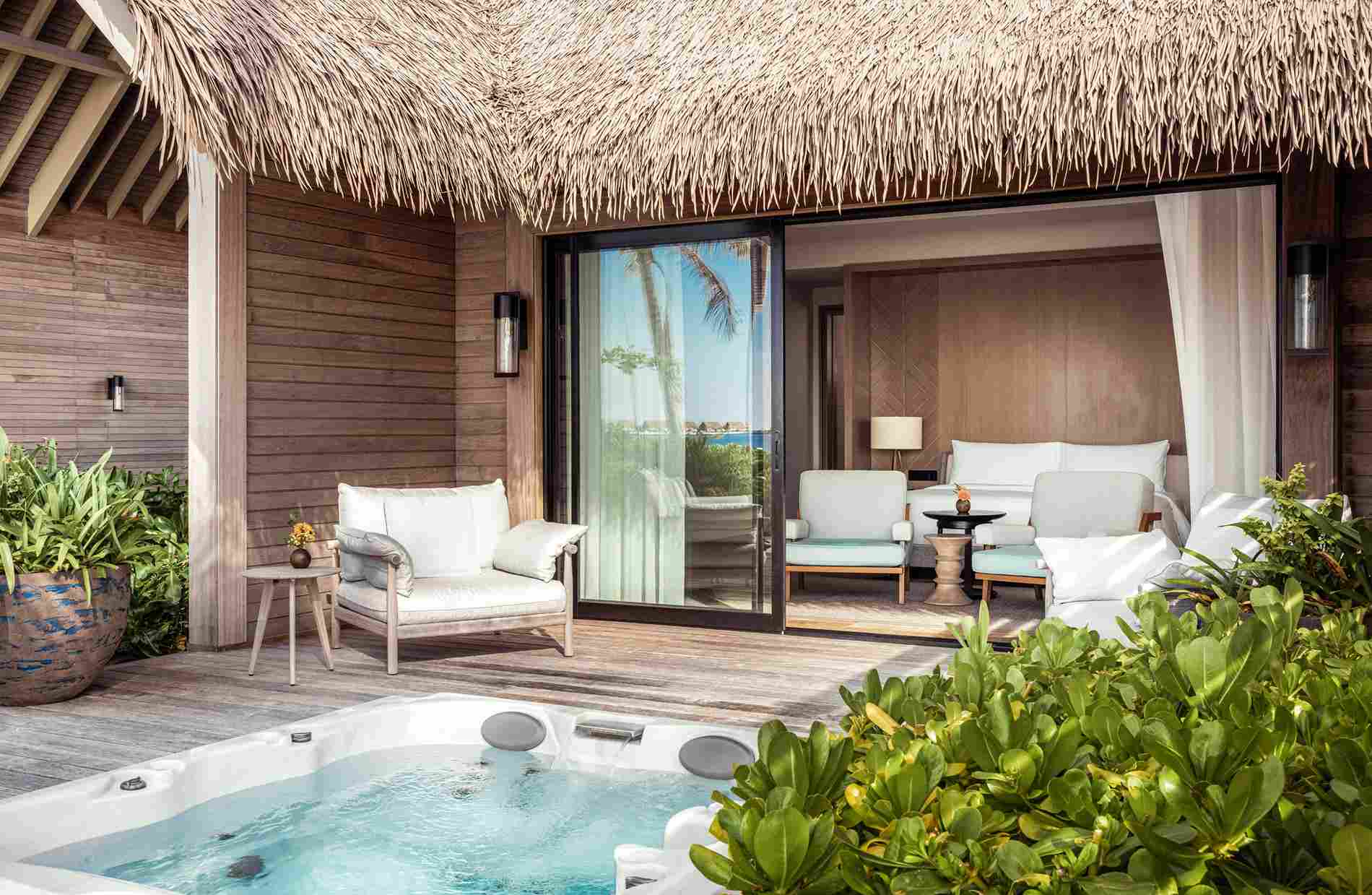 2021_01_2116112415225585Ithaafushi_The_Private_Island_Four_Bedroom_Residence_King_Bedroom_11zon